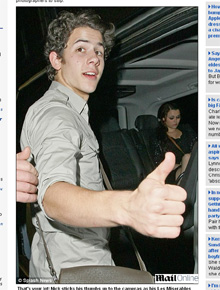 De novo: Nick Jonas sai acompanhado do teatro