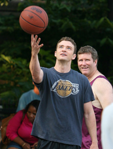 <i>À la Jordan</i>: Timberlake joga basquete em filmagem