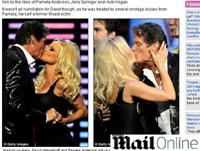 <i>Baywatch</i>: Hasselhoff e Pamela trocam selinho