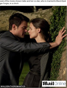 <i>The Romantics</i>: Veja Katie Holmes em cena romântica