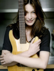<i>CSI</i>: Carla Bruni recebe convite para participar