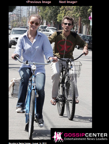 Por aí: Olivia Wilde pedala com o marido