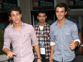 Nova Iorque: <i>Jonas Brothers</i> participa de programa