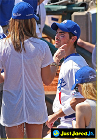 Namoro?: Ashley Greene torce para Joe em jogo