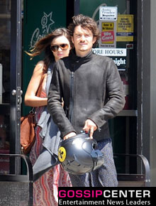 Por aí: Orlando Bloom e Kerr passeiam em Malibu