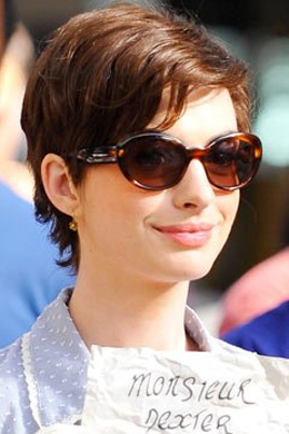 Curto: Anne Hathaway muda o visual