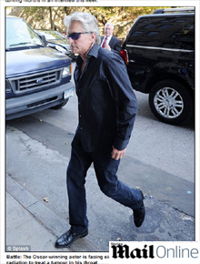 Após diagnóstico: Michael Douglas é fotografado em NY