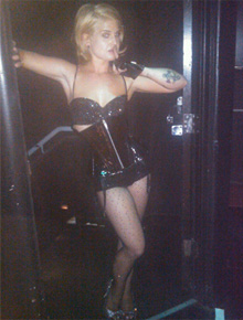 <i>Show</i>: Kelly Osbourne posa de <i>lingerie</i>