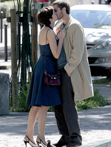 <i>Smack!</i>: Anne Hathaway dá beijão em filmagem