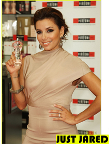 Na Inglaterra: Eva Longoria divulga perfume