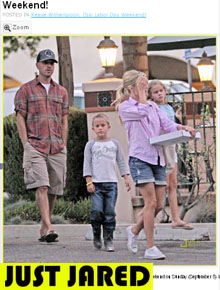Compras: Reese Witherspoon vai à loja de antiquários
