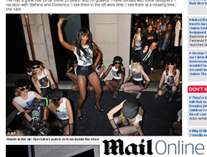 Dançarina?: Naomi Campbell faz <i>show</i> na rua