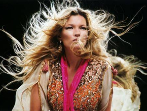 3D: Kate Moss vira deusa hindu