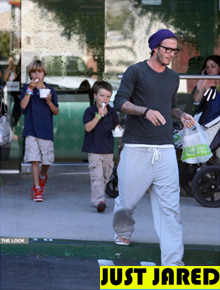 Família: David Beckham faz compras com filhos