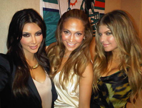 <i>NFL</i>: Kim Kardashian encontra J.Lo e Fergie