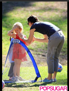 Gol: Jennifer Garner joga bola com as filhas
