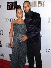 Barrigão: Alicia Keys e marido vão a evento em NY