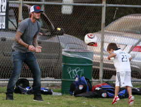 Futebol: Beckham treina toques com Cruz