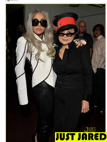 Vídeo: Lady Gaga canta com Yoko Ono