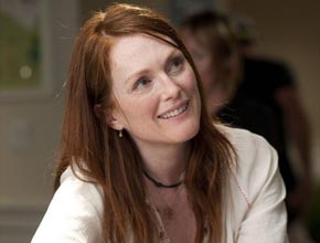 Difícil: Julianne Moore e marido não conseguem sair
