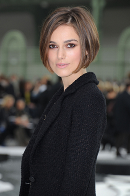 Curto: Keira Knightley muda o penteado