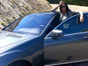 Ecologicamente correta: Demi Moore testa carro híbrido