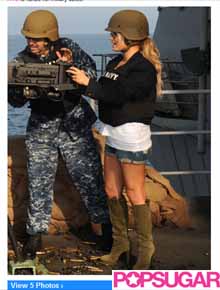Marinha: Jessica Simpson aprende a atirar