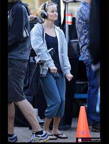Feliz: Reese Witherspoon dança em <i>set</i>