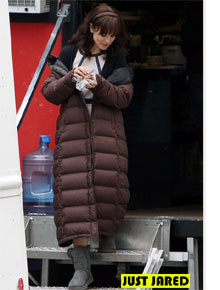 Que frio!: Rachel McAdams aparece agasalhada