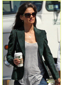 Batente: Katie Holmes filma novo longa