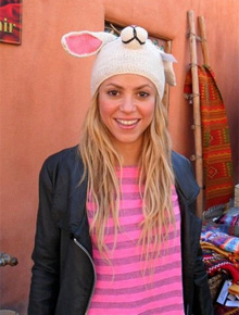 Coelhinha: Shakira posa com orelhas
