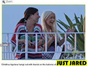 Sorrisos: Christina Aguilera se diverte com amiga