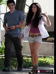 <i>Set</i>: Vanessa Hudgens filma no Havaí