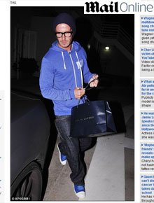 Sozinho: David Beckham faz compras sem Victoria
