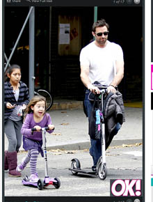 Patinete: Hugh Jackman busca a filha na escola