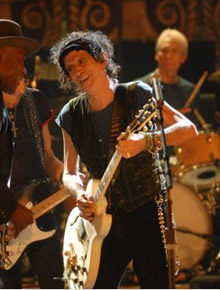 Livro: Keith Richards conta como cheirou cinzas do pai