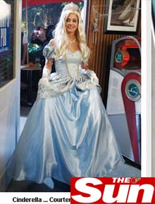 <i>Cougar</i>: Courteney Cox se veste de Cinderella