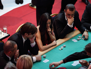 <i>Hmm</i>: Demi Moore e Ashton Kutcher jogam pôquer