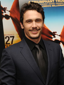 Novo <i>look</i>: James Franco exibe bigodinho