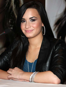 <i>Rehab</i>: Pai de Demi Lovato culpa Hollywood