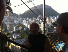 Sobe o morro: Vin Diesel posta foto no Rio