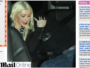 Suspeito...: Christina Aguilera esconde rapaz em carro