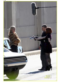 Perigo: Justin Timberlake aparece armado em <i>set</i>