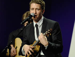 Premiação: Matthew Morrison canta em NY