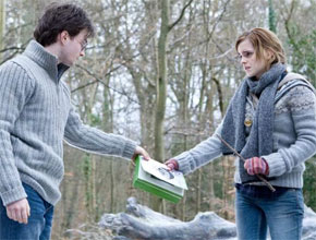 <i>Harry Potter</i>: Radcliffe fala de beijo com Emma Watson