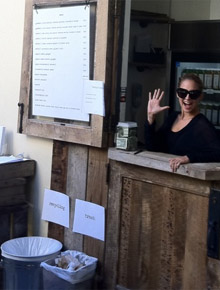 Balcão: Nicole Richie vira vendedora por um dia