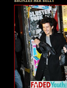 Cinema: Orlando Bloom assiste filme em Berlim