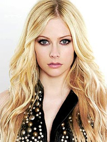 Divorciada: Avril Lavigne está oficialmente separada