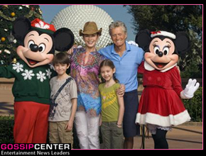 <i>Disney</i>: Michael Douglas viaja com a família
