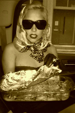 Cozinheira: Lady Gaga mostra caçarola no <i>Twitter</i>